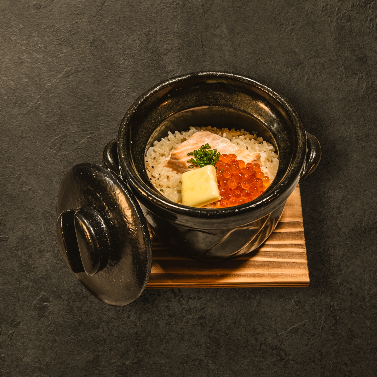 サーモンといくらの土鍋ご飯